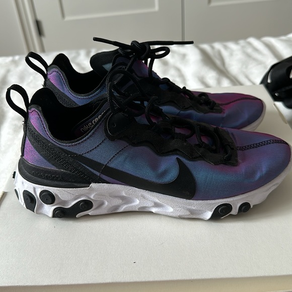 Nike React Women’s Running Shoe - Duo-chrome - size 7 - Picture 3 of 6